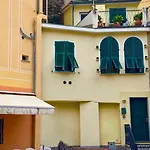 Apartament Cegi's Vernazza